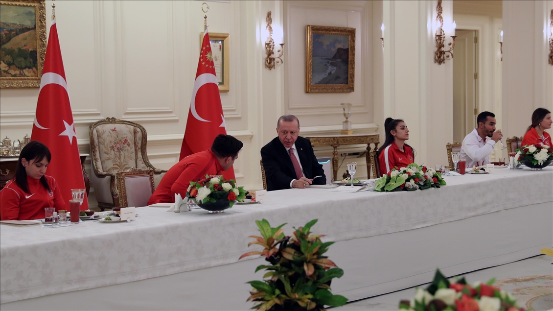اردوغان با ورزشکاران در آنکارا افطار کرد 