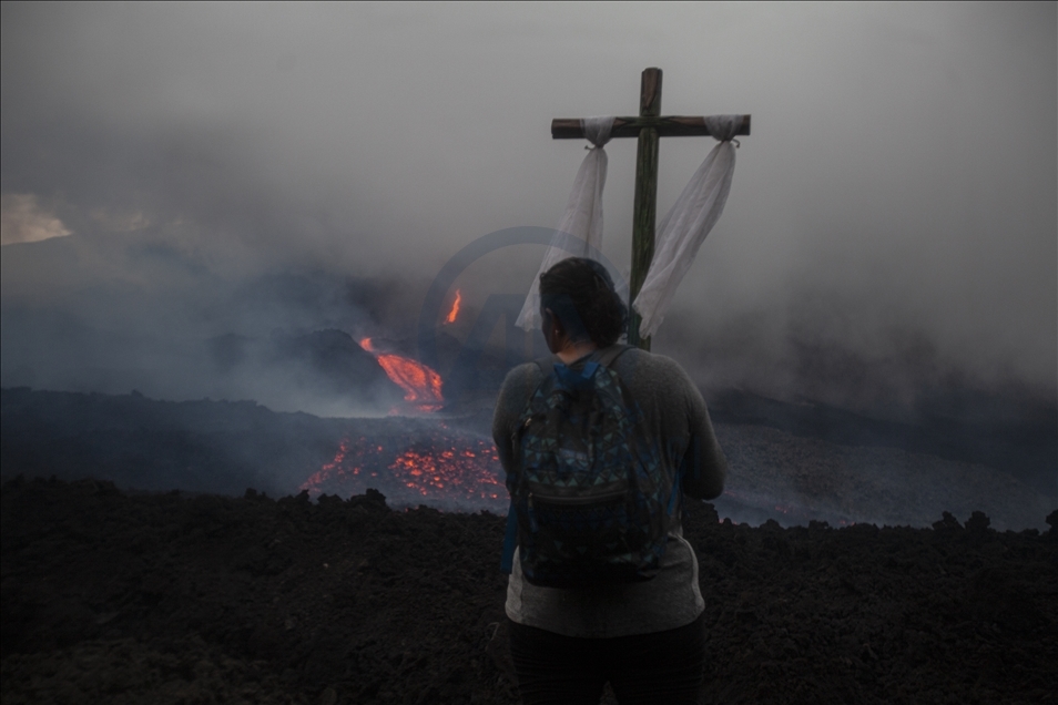Pacaya volcano's reactivation presents new rivers of lava sprouts in Guatemala