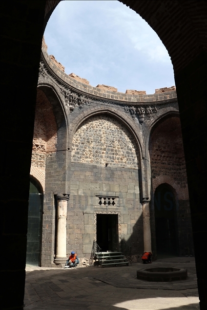 Li Diyarbekirê Dêra Saint George ya 1800 salî tê nûkirin