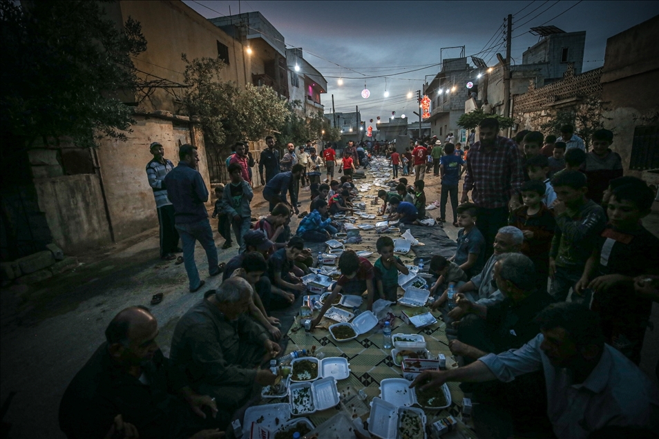 Suriye'de toplu iftar