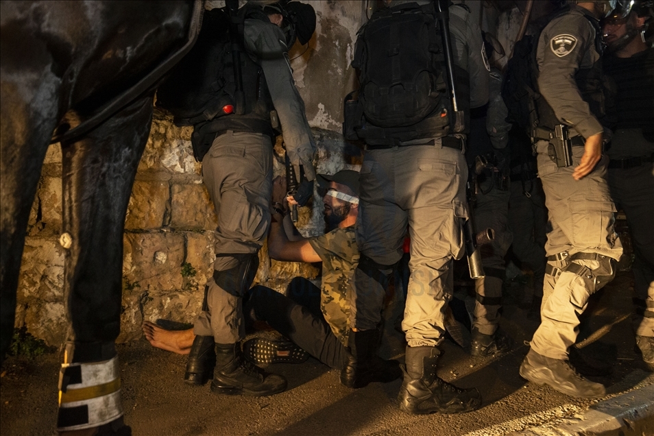 القدس.. إصابة 10 فلسطينيين بقمع إسرائيلي لاعتصام بـ"الشيخ جراح"
