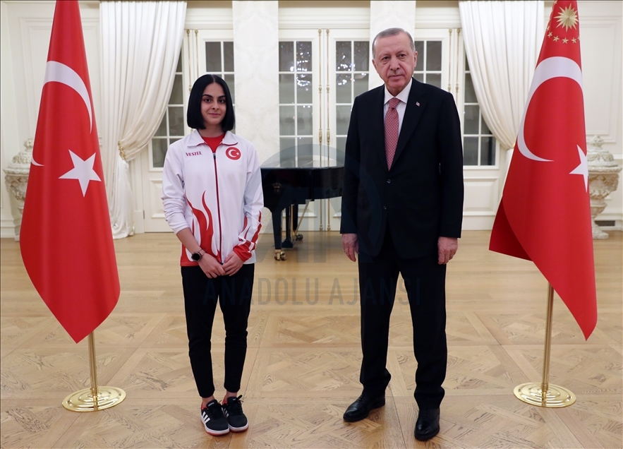أردوغان يقيم مأدبة إفطار لرياضيين فازوا ببطولات عالمية