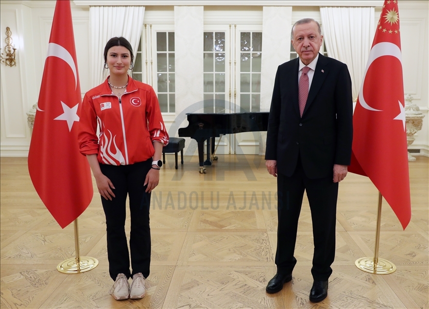 أردوغان يقيم مأدبة إفطار لرياضيين فازوا ببطولات عالمية