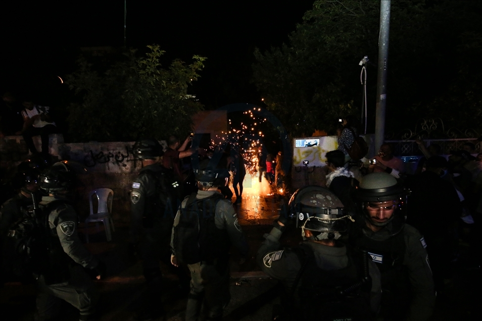 القدس.. إصابة 10 فلسطينيين بقمع إسرائيلي لاعتصام بـ"الشيخ جراح"