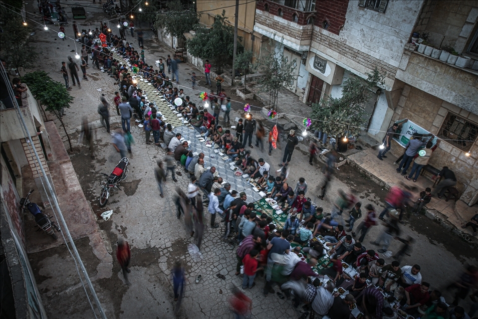 Suriye'de toplu iftar