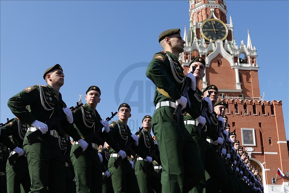 Moskova'da askeri geçit töreninin genel provası