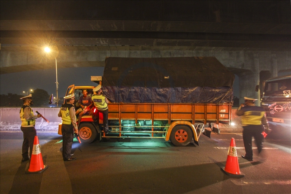 Indonesia resmi larang perjalanan mudik untuk mengekang penularan Covid-19