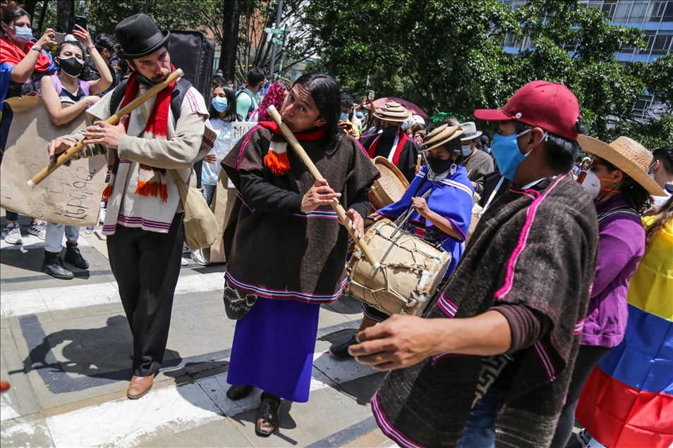 Bogota'da yerliler protesto düzenledi