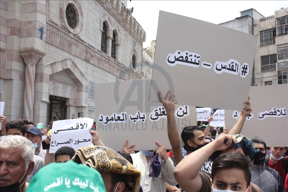 "القدس عنوان الصمود".. وقفة لمئات الأردنيين بالعاصمة عمان