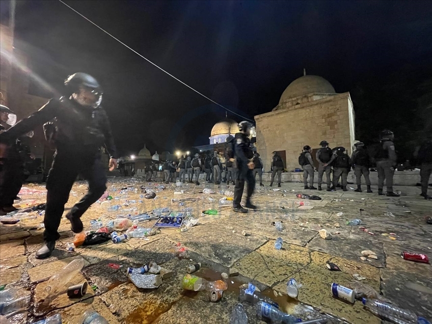 پلیس اسرائیل به نمازگزاران در مسجد‌الاقصی حمله کرد 