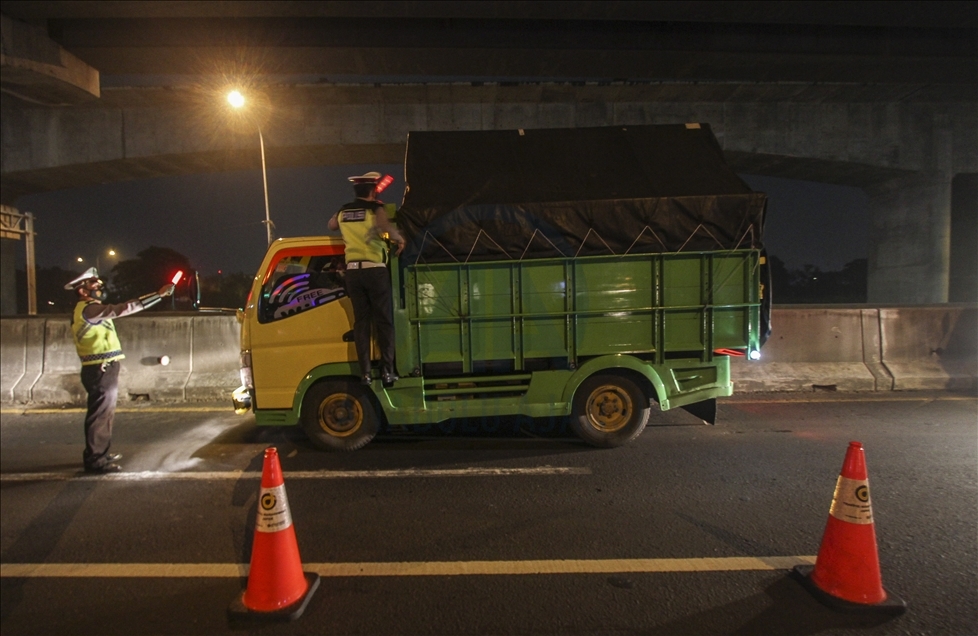 Indonesia resmi larang perjalanan mudik untuk mengekang penularan Covid-19