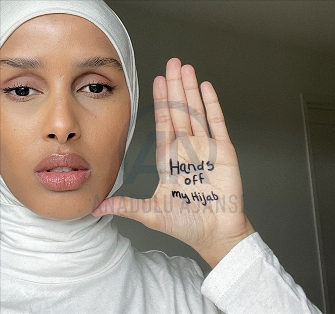 Fransa'da Müslüman kadınlar "Başörtüme dokunma" diyor