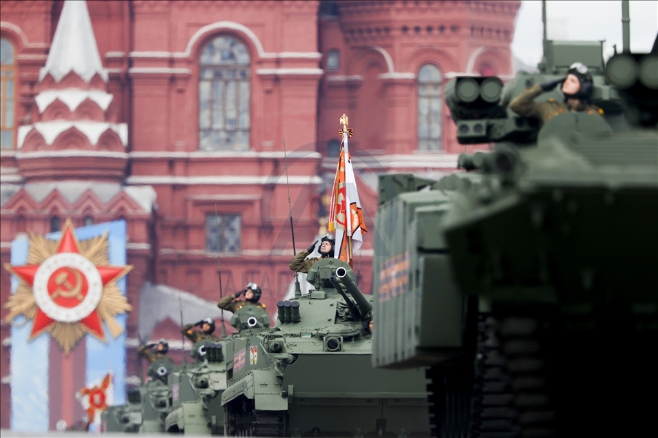 Moskova'da askeri geçit töreninin genel provası