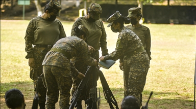 Salvadoran female soldiers' military training