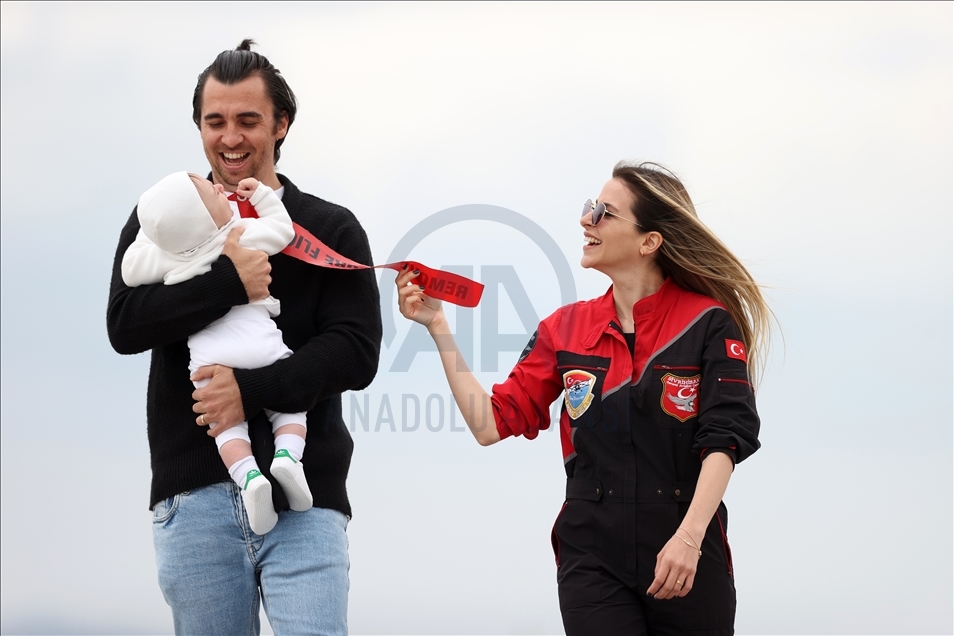 Türk kadınının göklerdeki temsilcisi "anne" olduktan sonra daha temkinli uçuyor