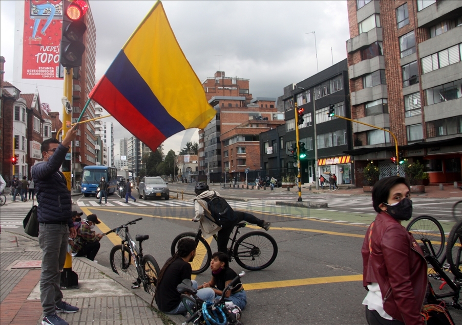 Estudiantes se manifiestan en Bogotá, en medio del paro nacional de Colombia