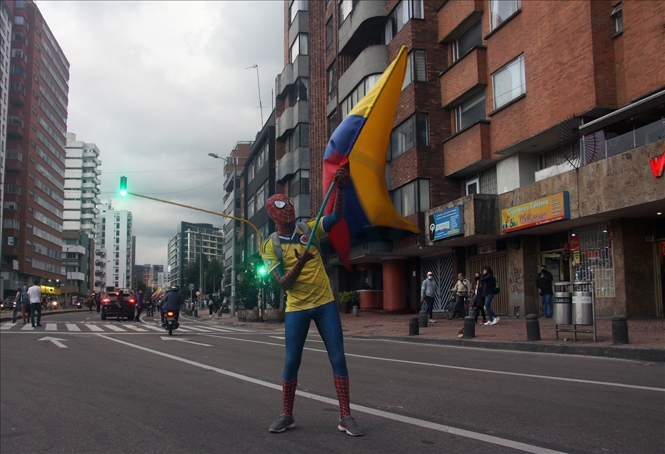 Estudiantes se manifiestan en Bogotá, en medio del paro nacional de Colombia