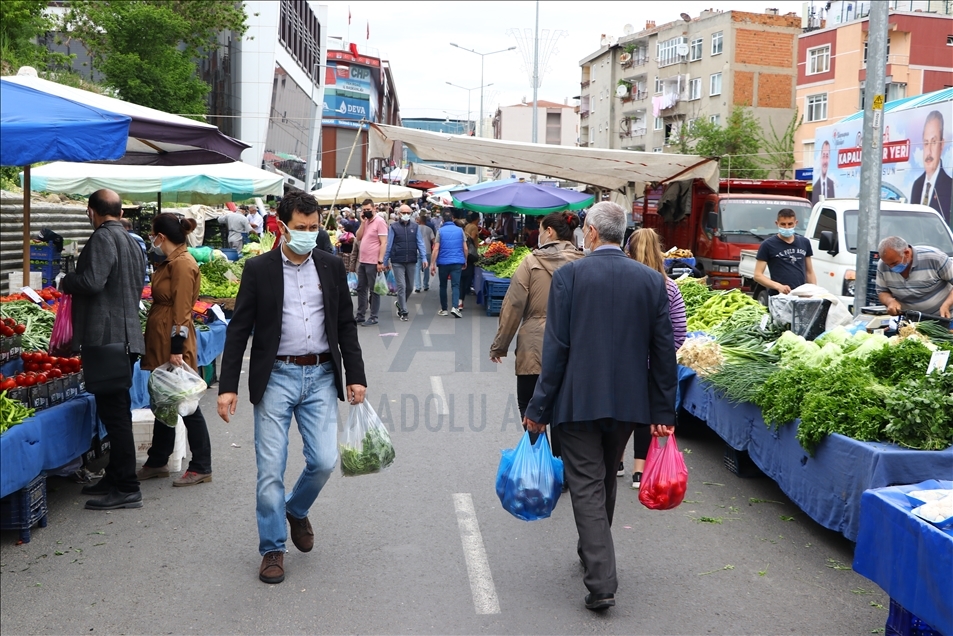 Tekirdağ'da vatandaşlar ve esnaf, halk pazarlarının açılmasını olumlu karşıladı