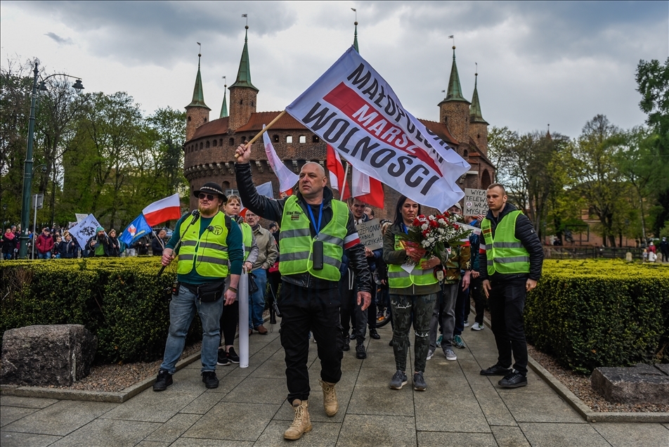 Polonya'da Kovid-19 tedbirlerine karşı protesto düzenlendi