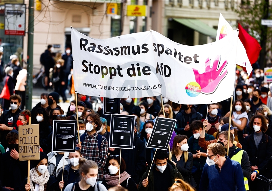 Almanya'da polis şiddeti protesto edildi