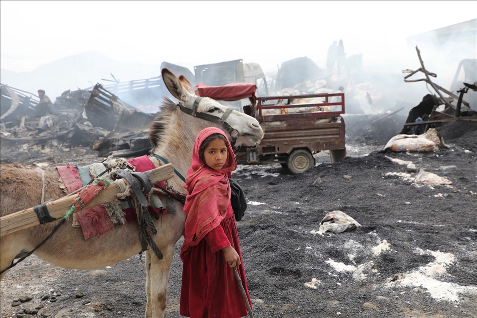 Afganistan'da petrol istasyonunda çıkan yangında 10 kişi öldü
