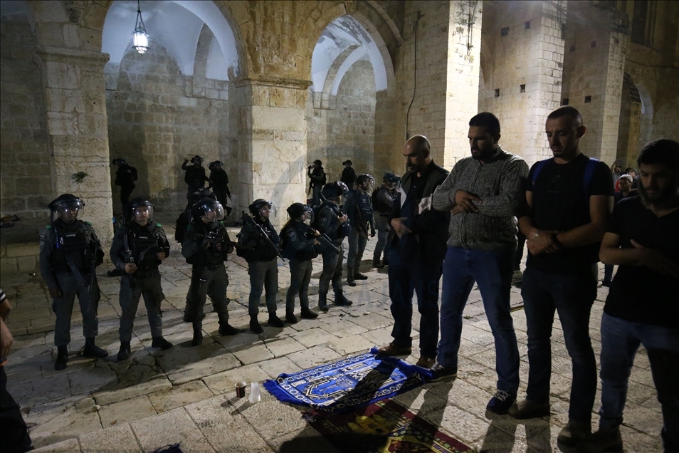 Тысячи палестинцев вновь устремились на молитву в мечеть «Аль-Акса»