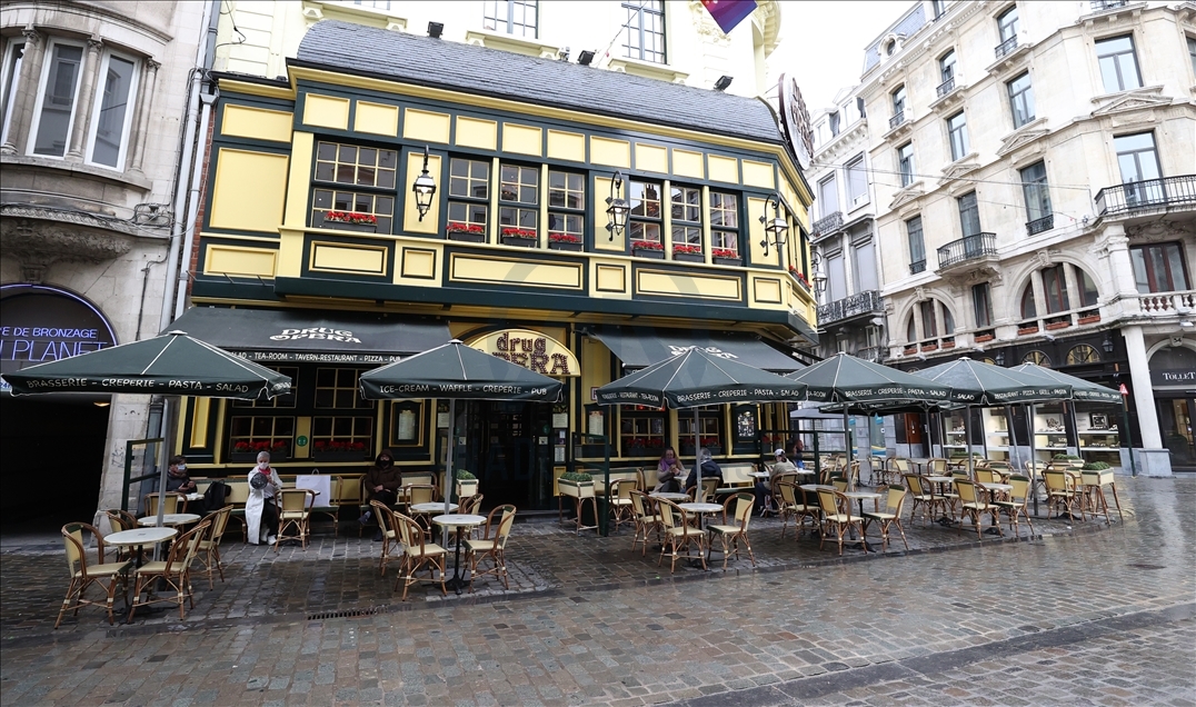 Belçika'da 7 aydır kapalı olan restoranlar ve kafeler açıldı 