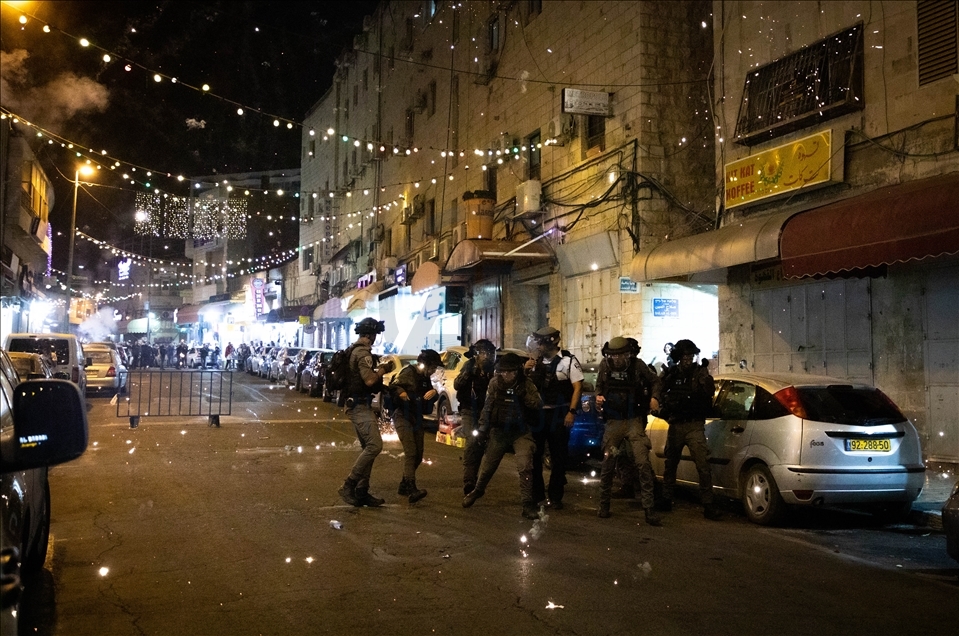 Policia izraelite ndërhyn ndaj besimtarëve në Al-Aksa, 10 të plagosur