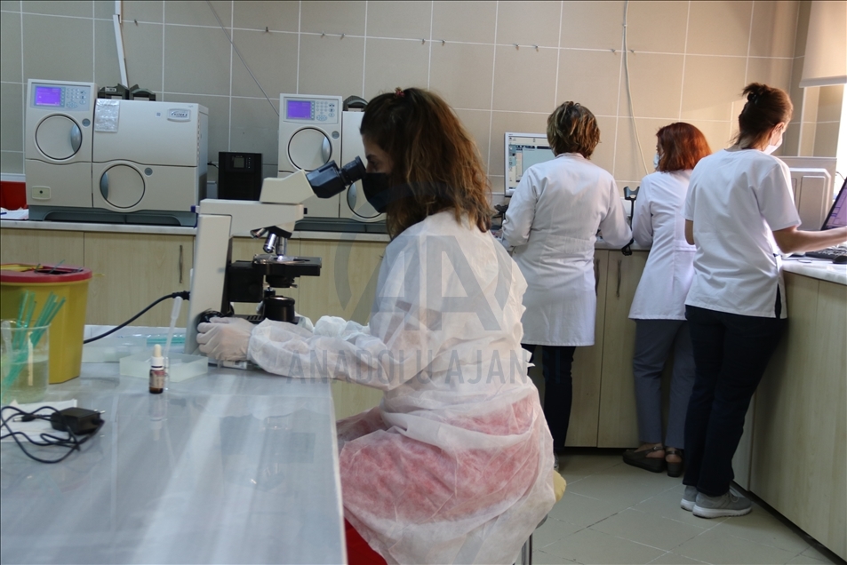 Sağlık çalışanı anneler çocuklarına doya doya sarılacakları günü iple çekiyor