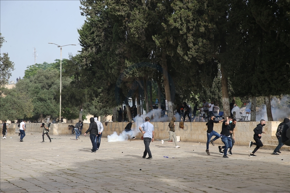 زخمی شدن بیش از 215 فلسطینی در تنش‌های امروز در بیت‌المقدس