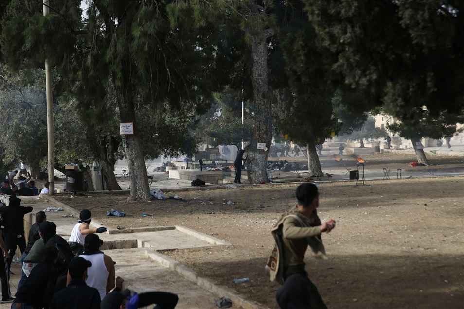Насилие полиции Израиля: в мечети «Аль-Акса» пострадали более 180 человек