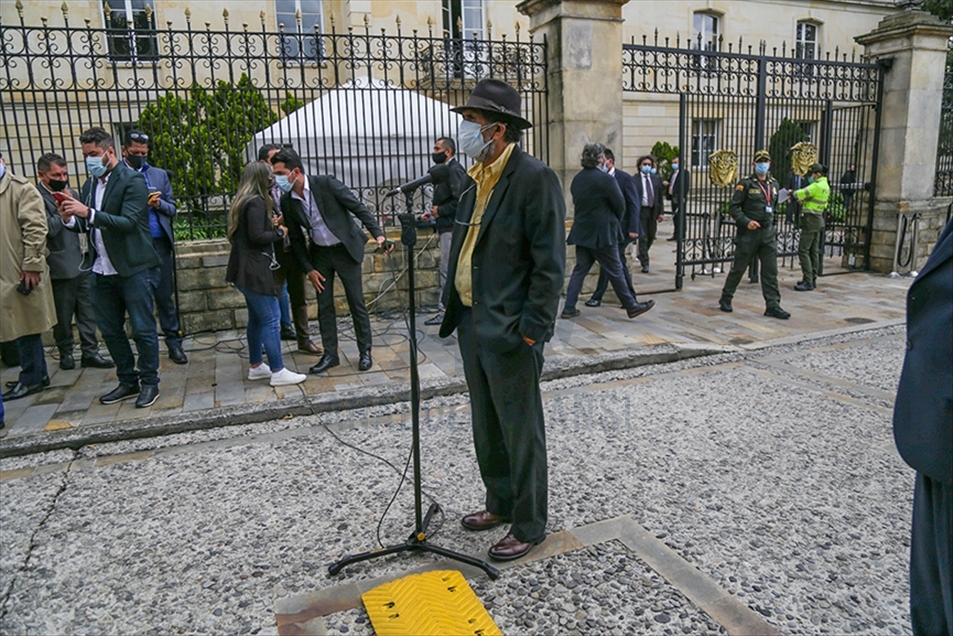 El presidente de Colombia antes de su encuentro con promotores del paro nacional