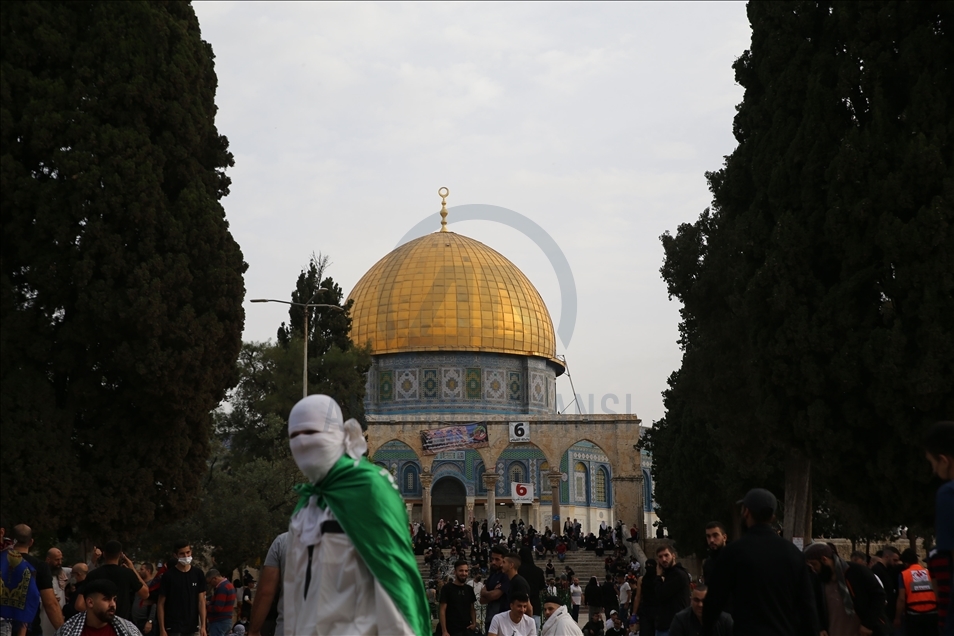 پۆلیسی ئیسرائیل هێرشی كرده سهر ئهو فهڵهستینییانهی له مزگهوتی ئهقسا ئێشكیان گرتبوو