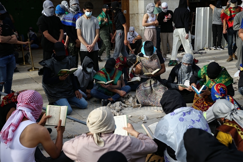 پۆلیسی ئیسرائیل هێرشی كرده سهر ئهو فهڵهستینییانهی له مزگهوتی ئهقسا ئێشكیان گرتبوو