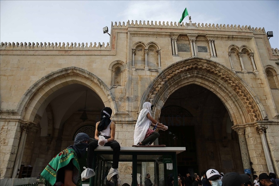 La Policía israelí interviene ante manifestación palestina en la mezquita de Al Aqsa en Jerusalén Este
