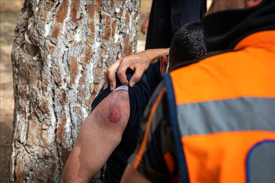 İsrail polisi, Mescid-i Aksa’da nöbet tutan Filistinlilere saldırdı