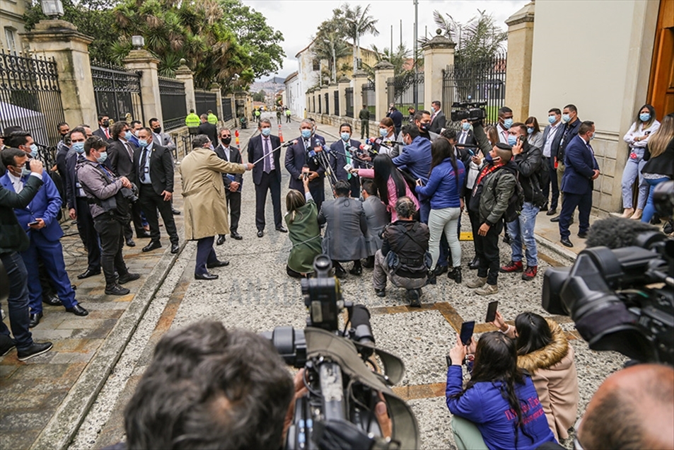 El presidente de Colombia antes de su encuentro con promotores del paro nacional
