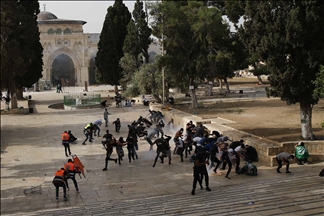 La Policía israelí interviene ante manifestación palestina en la mezquita de Al Aqsa en Jerusalén Este