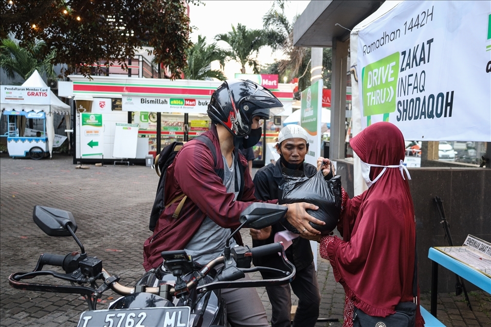 Zakat fitrah dengan layanan drive-thru