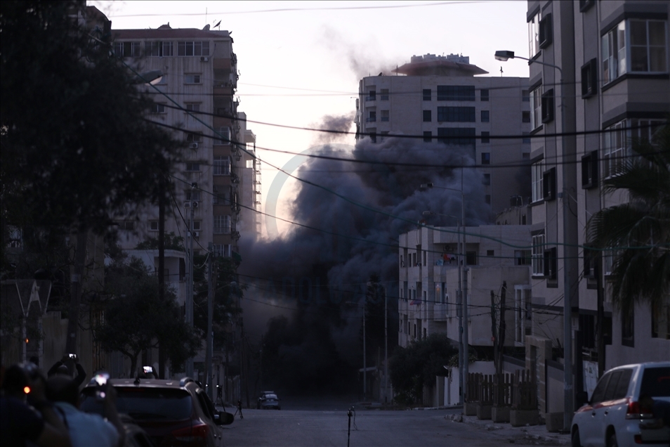 Israeli fighter jets continue to pound Gaza Strip