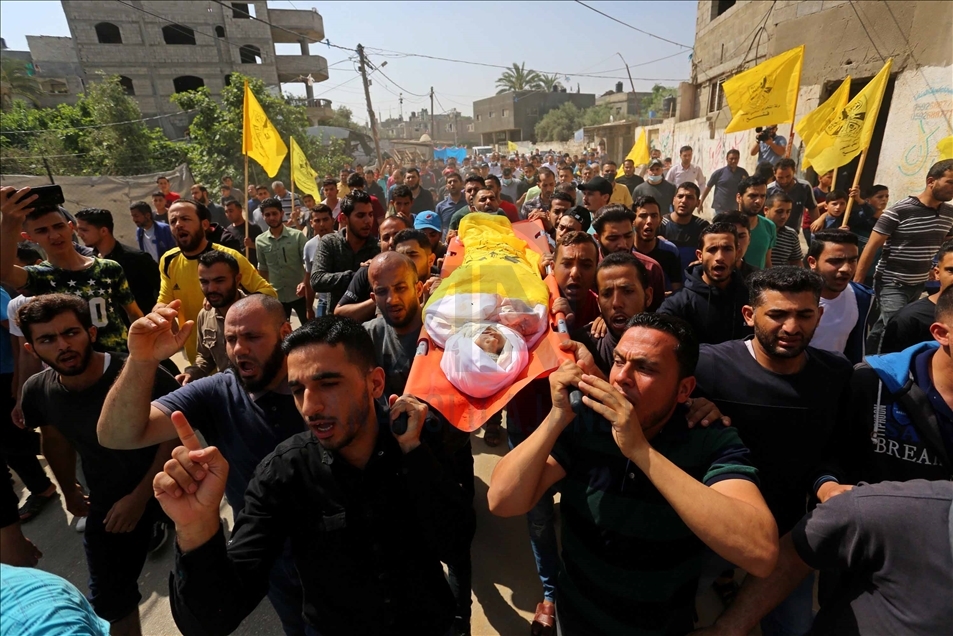 Funeral de un niño palestino que murió en un ataque aéreo israelí en la Franja de Gaza