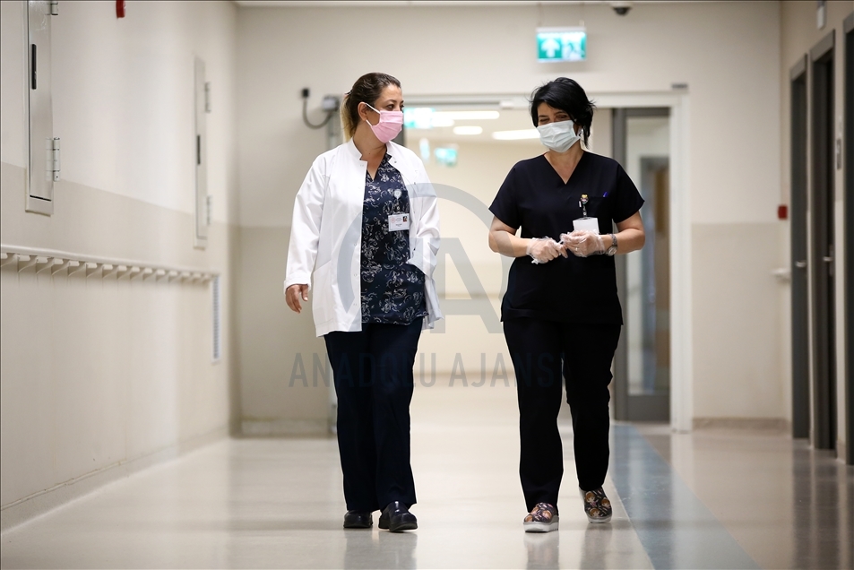 Salgınla mücadelede ön cephenin fedakar savaşçıları: Hemşireler