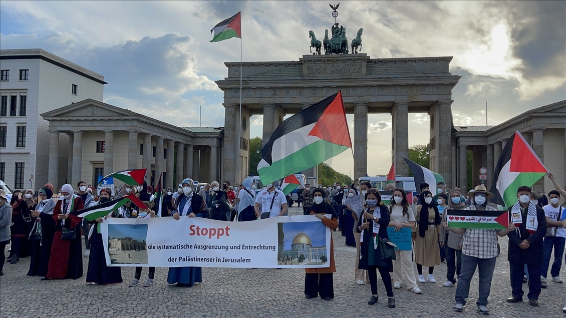 İsrail'in Filistinlilere yönelik saldırıları Berlin'de protesto edildi
