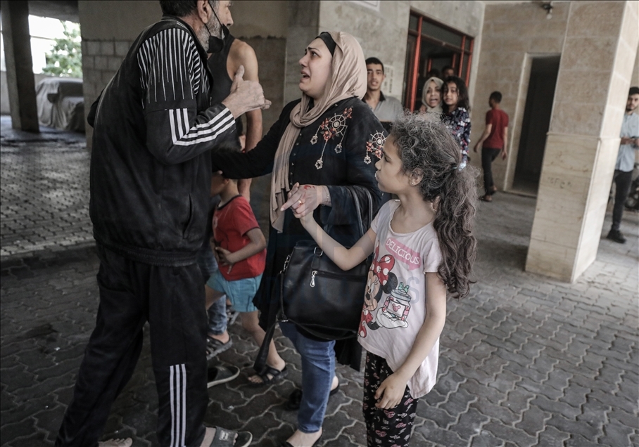 İsrail, abluka altındaki Gazze'nin çeşitli noktalarını bombaladı