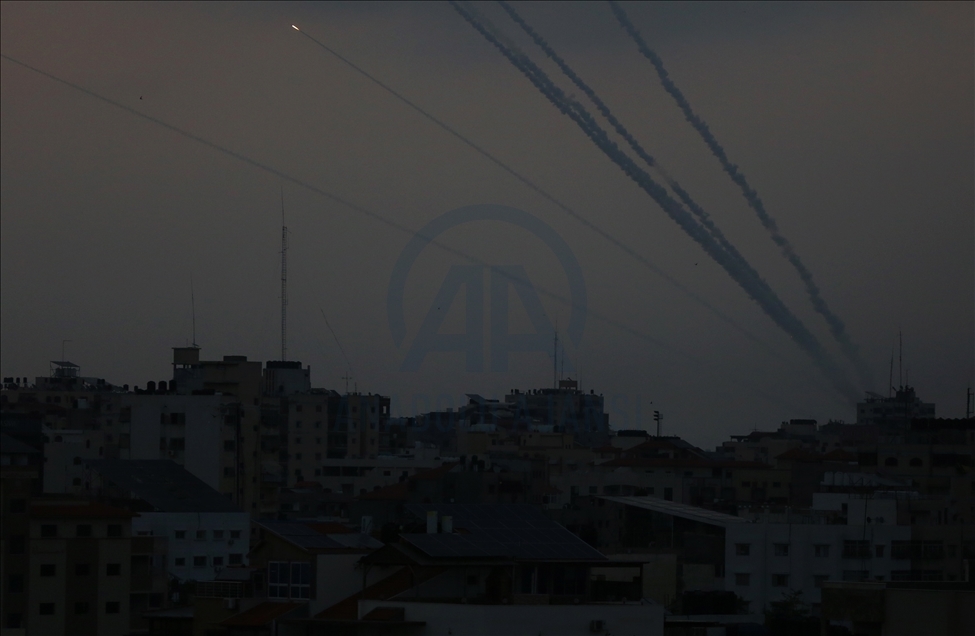 Gazze Şeridi'nden İsrail'in birçok bölgesine roket atıldı