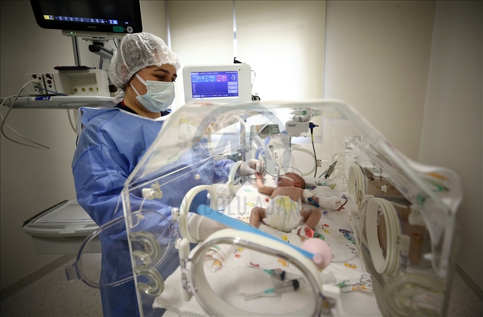 Salgınla mücadelede ön cephenin fedakar savaşçıları: Hemşireler