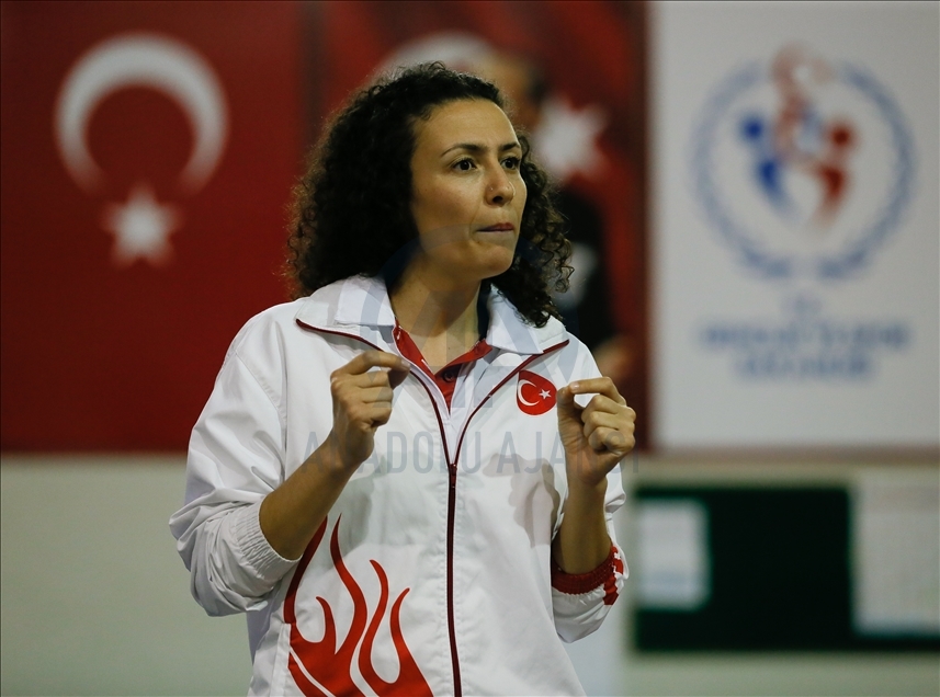 Avrupa Trampolin Cimnastik Şampiyonası'nda Türkiye'ye ilk madalyayı kazandıran Sıla'nın hedefi olimpiyatlar