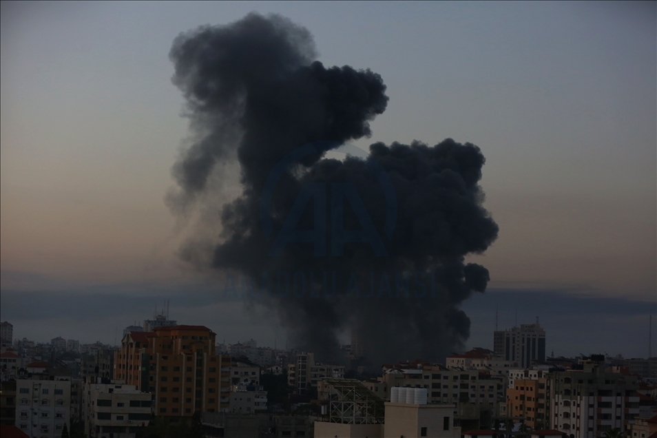 الطيران الإسرائيلي يشن عشرات الغارات العنيفة غير المسبوقة على غزة منذ بدء التصعيد