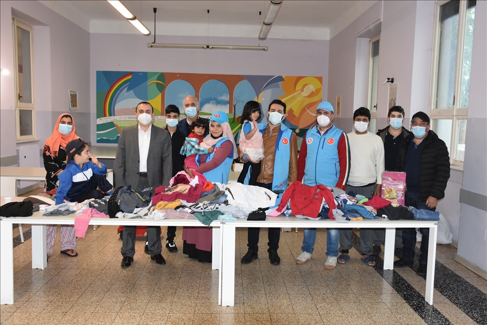 Diyanet İşleri Türk İslam Birliği'nin ramazan yardımları, İtalya'daki mültecileri sevindirdi