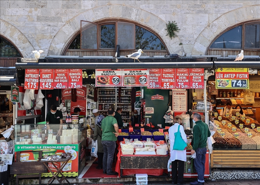 Bayram alışverişinin kalbi Eminönü ve Mısır Çarşısı sessiz